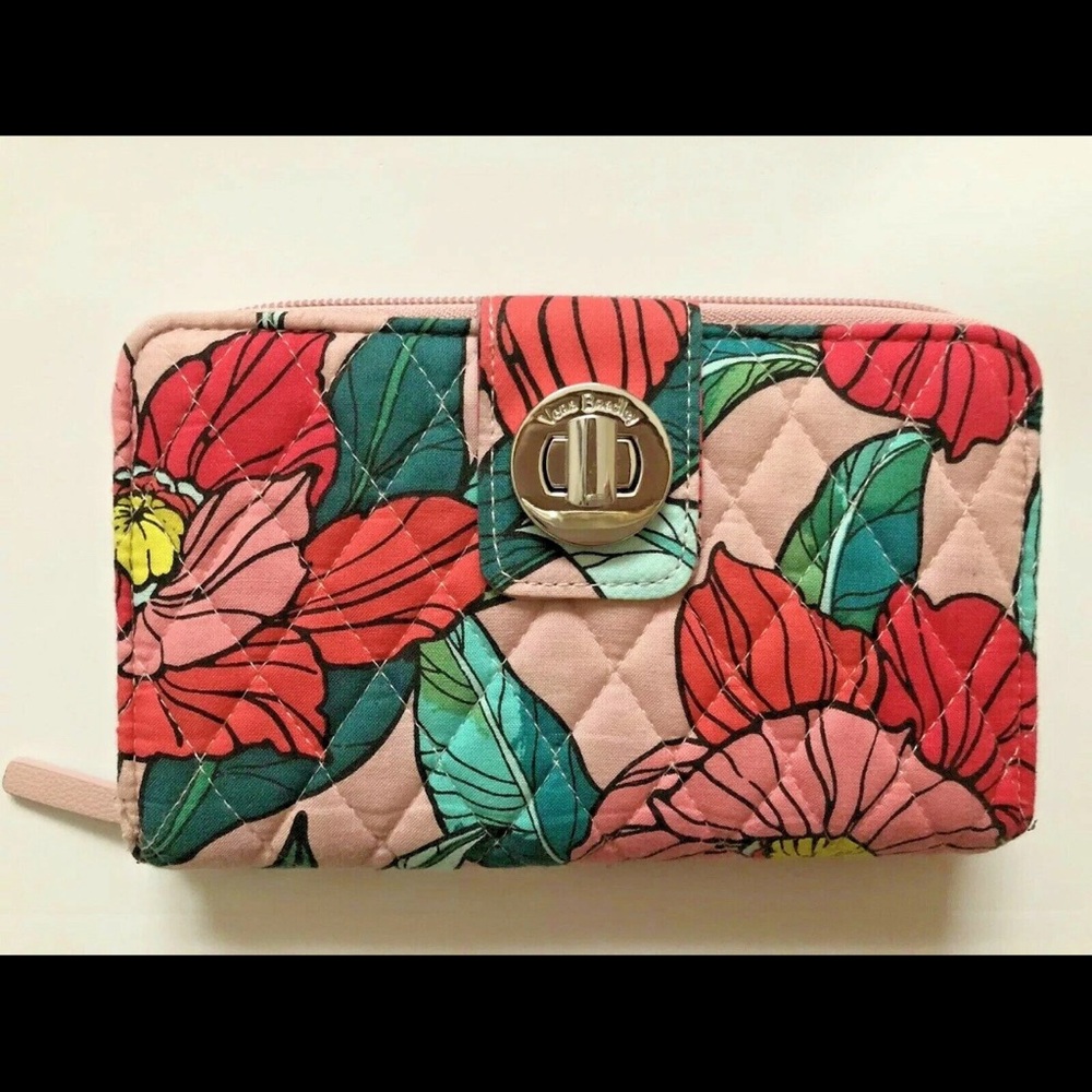 EUC Vera Bradley Turn Lock Wallet in Vintage Floral . Condition is Pre-owned.